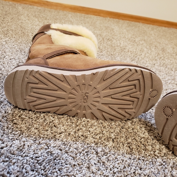 Ugg--NEW-Women's Size 7 Tall Boots - Picture 5 of 7